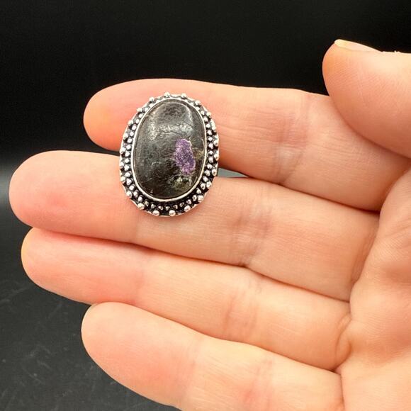 Cocktail Ring Size 8 Black Purple Stone Unpolished Cabochon Silver Tone Band - Picture 7 of 10
